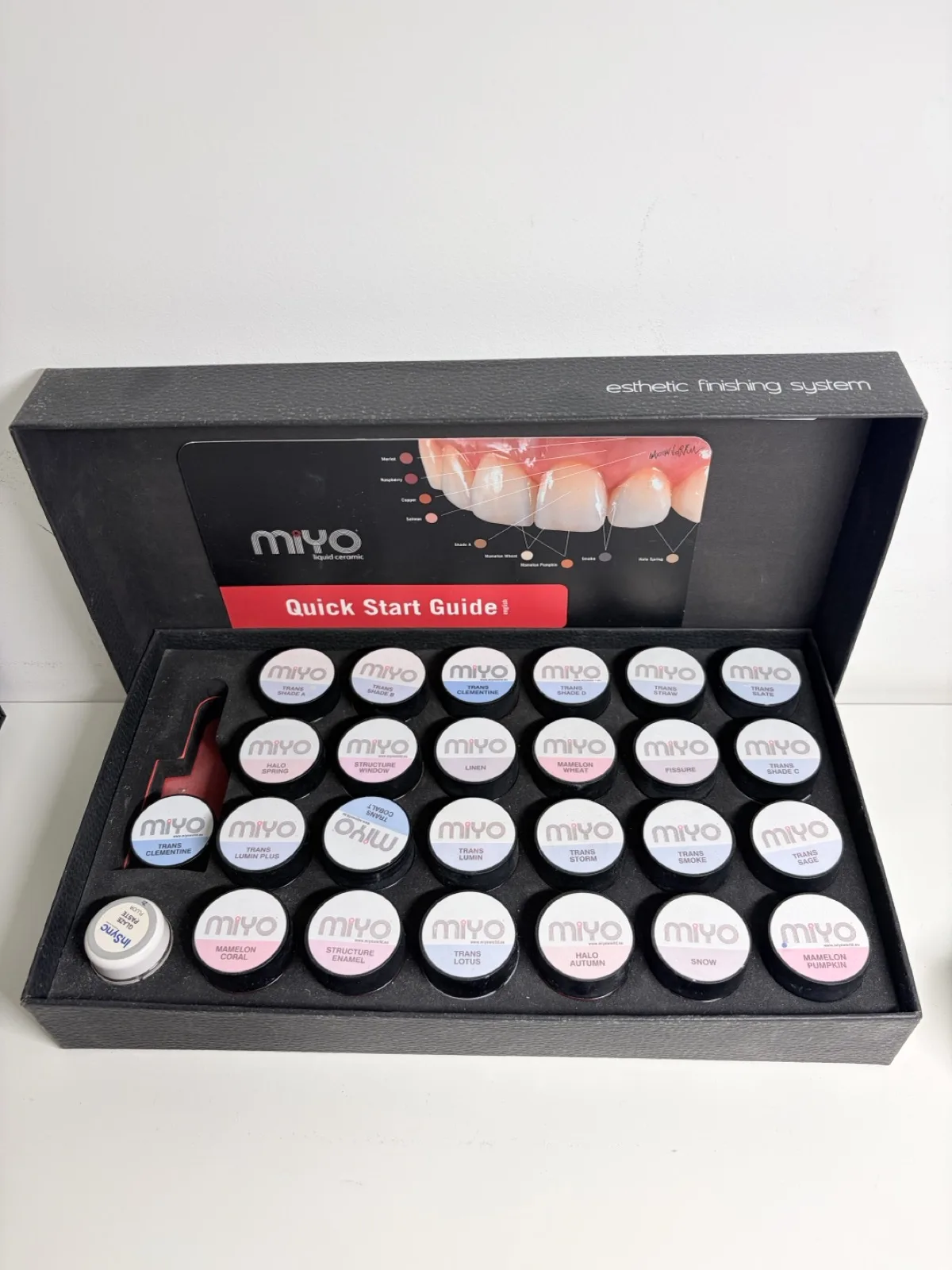 MiYO esthetic finishing system set za individualnu karakterizaciju keramike